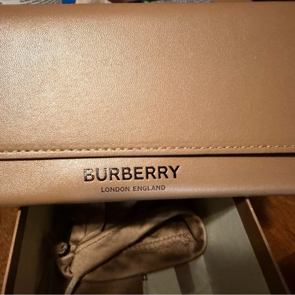 BURBERRY SUNGLASSES - Picture 8 of 9